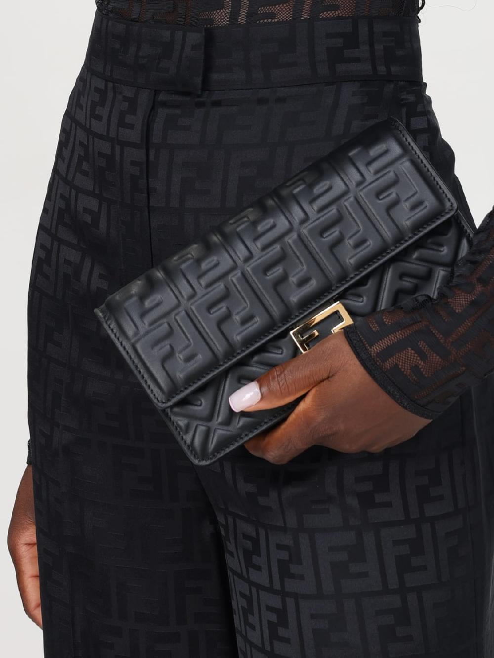 Giglio Borsa wallet Fendi in nappa con monogram FF all over Novità