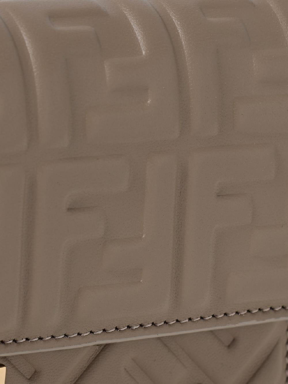 Giglio Borsa wallet Fendi in nappa con monogram FF all over Sconto