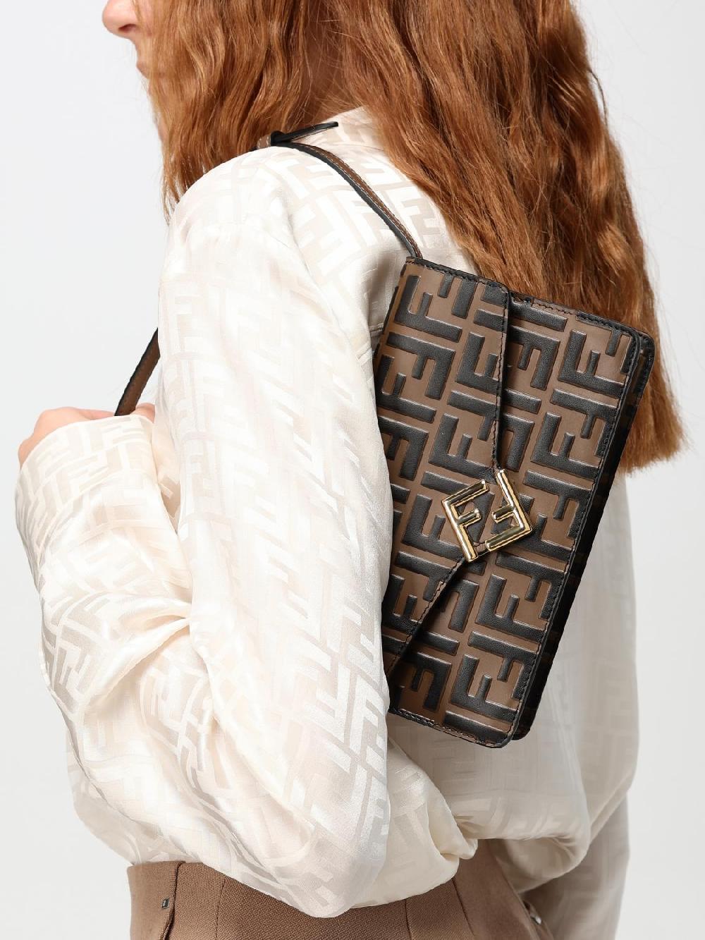 Giglio Borsa wallet FF Diamonds Fendi in pelle con monogram FF all over Nuovo
