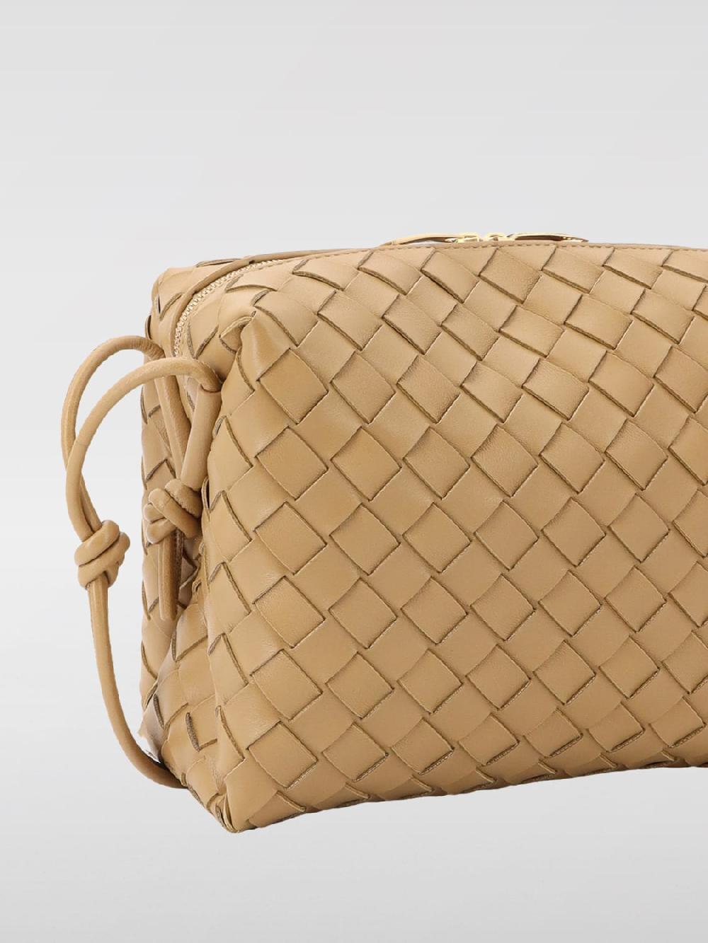 Giglio Borsa Loop Camera Bag Bottega Veneta in nappa intrecciata In Vendita