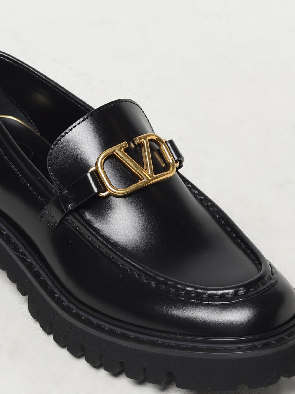 Giglio Mocassino VLogo Signature Valentino Garavani in pelle spazzolata In Vendita
