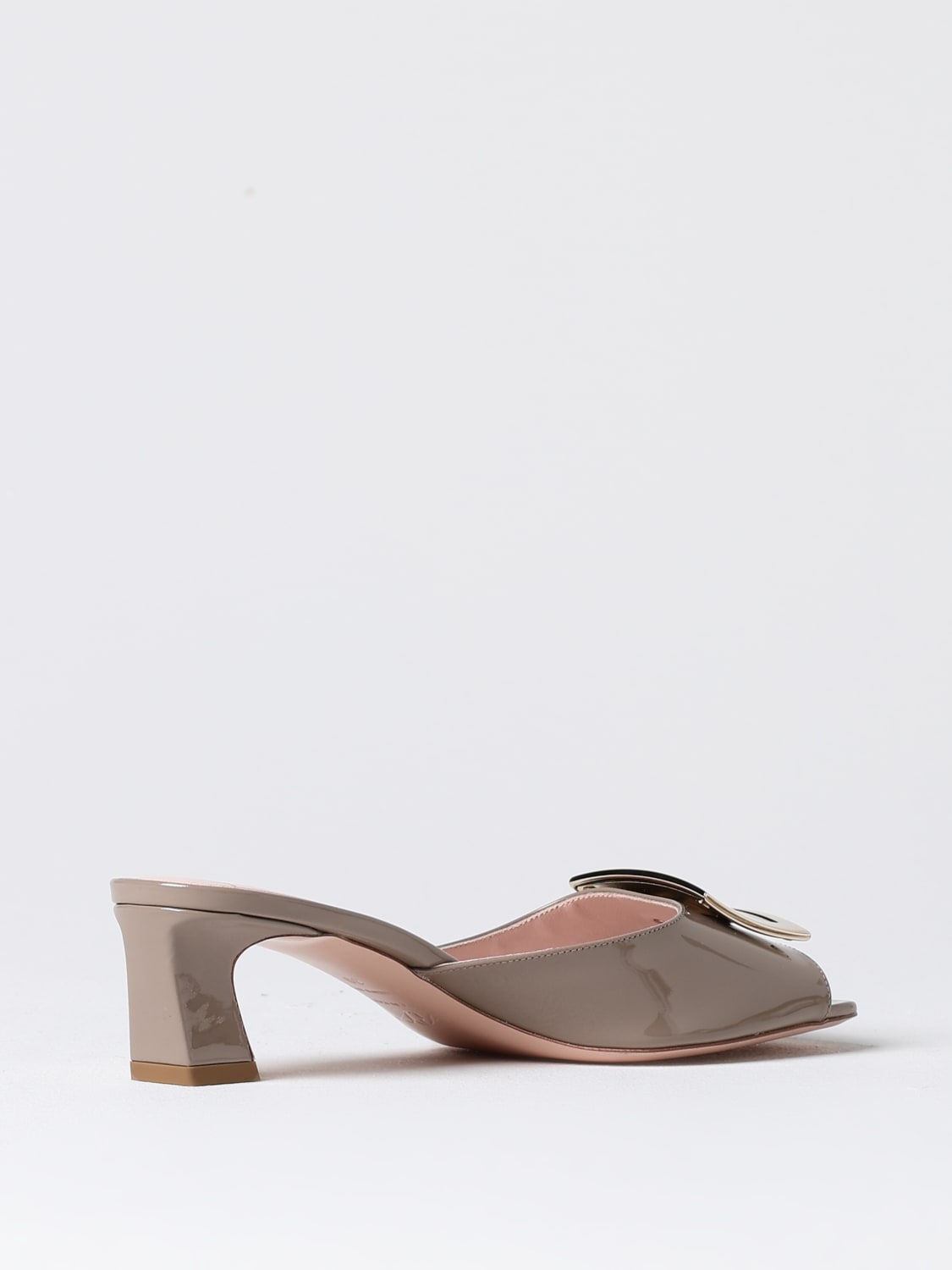 Giglio Mules Roger Vivier in vernice con fibbia decorativa Acquista Ora