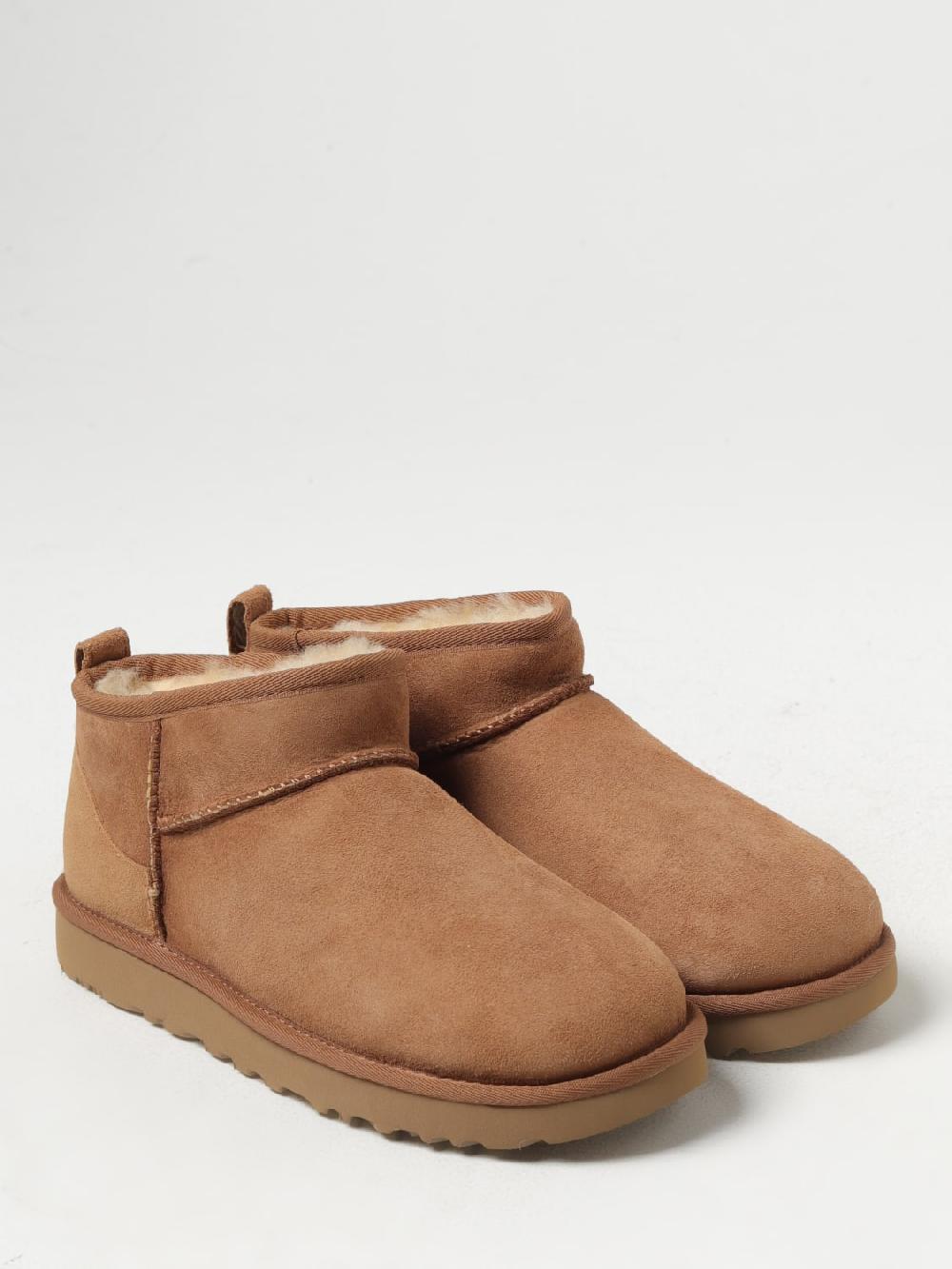 Giglio Stivaletto Classic Ultra Mini UGG in camoscio Moda