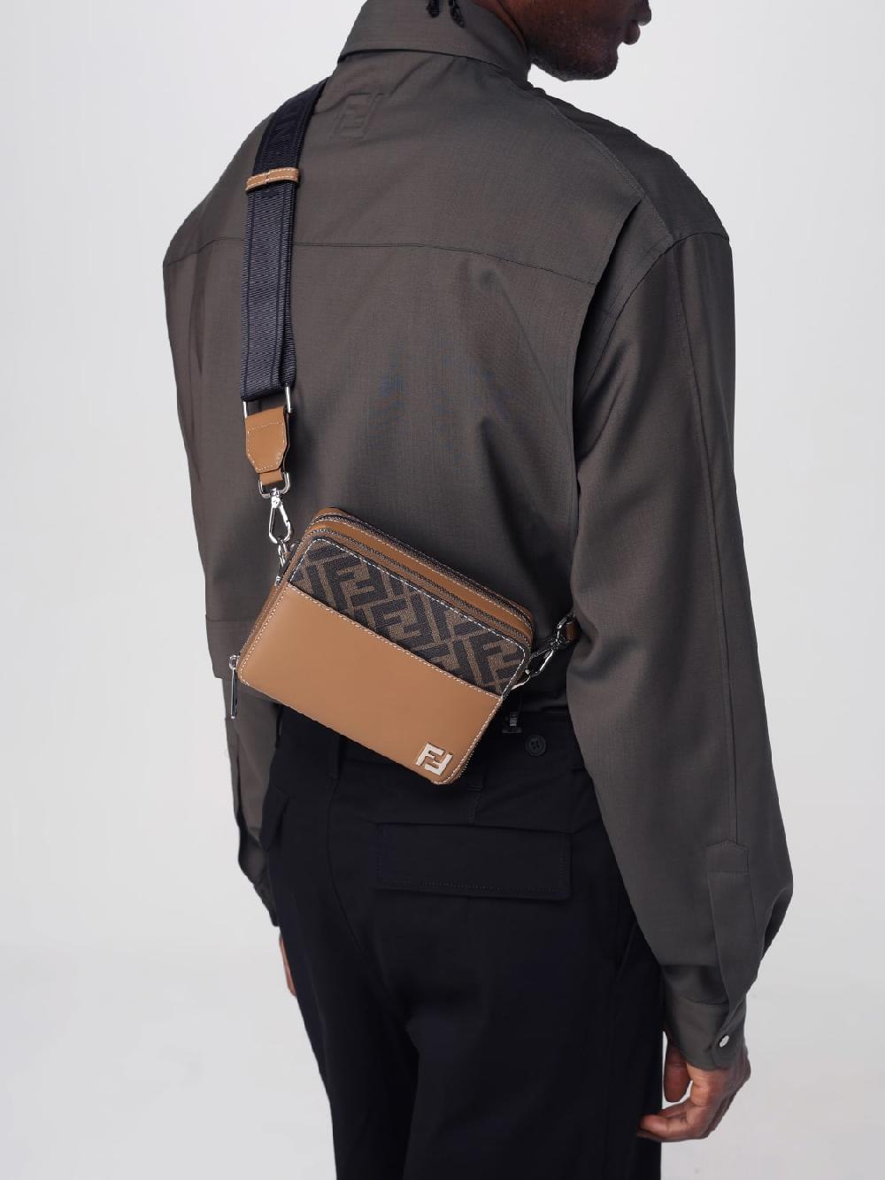 Giglio Borsa Squared FF Fendi in pelle e tela FF Acquista Ora