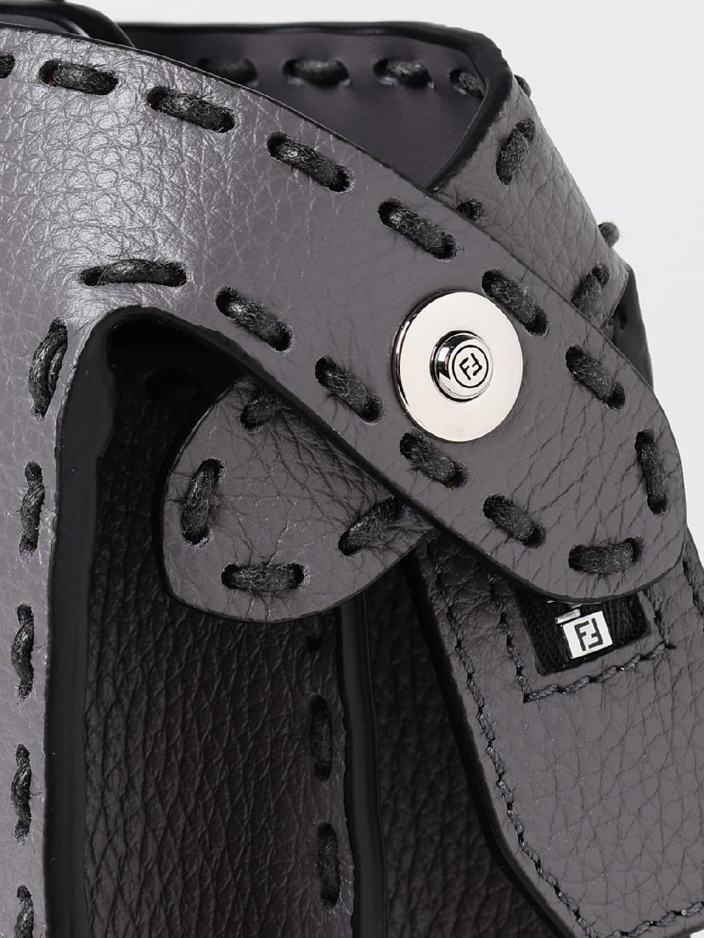 Giglio Borsa Peekaboo Fendi in pelle a grana Sconto