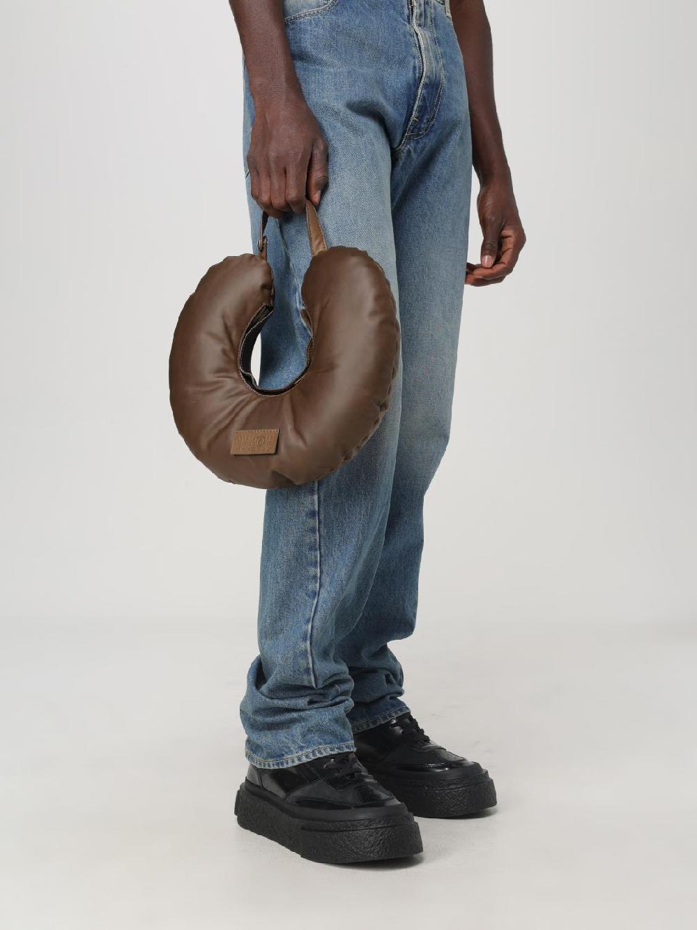 Giglio Borsa Travel Pillow MM6 Maison Margiela in pelle Offerta natalizia