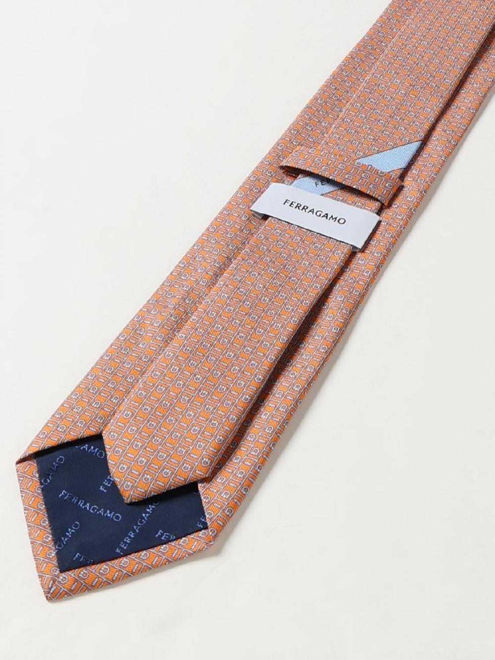 Giglio Cravatta Gancini Ferragamo in seta jacquard Vendita Economica