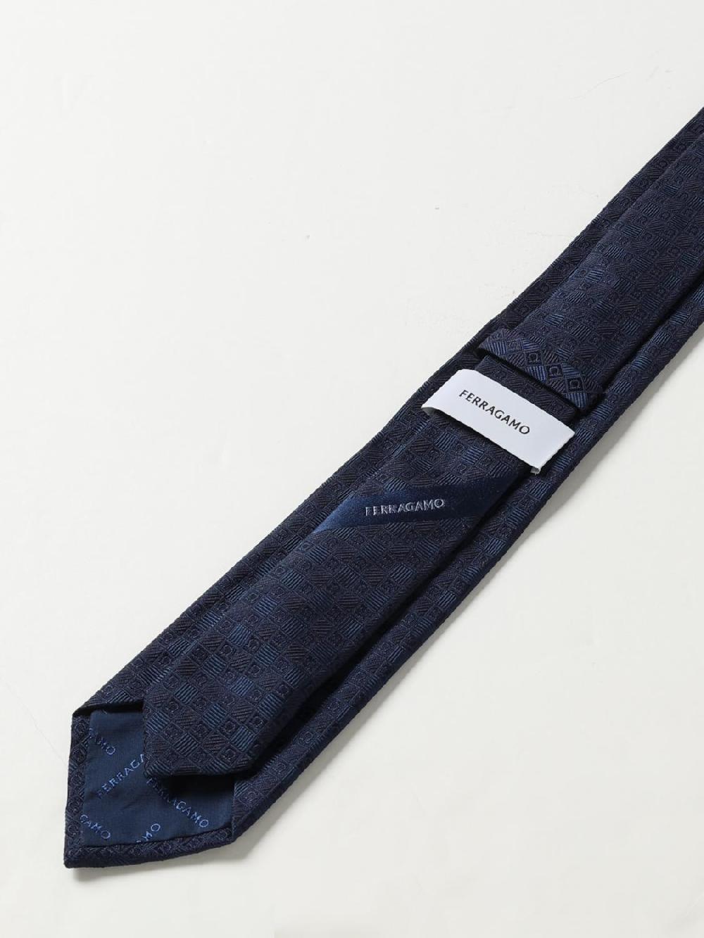 Giglio Cravatta Gancini Ferragamo in seta jacquard I Più Venduti