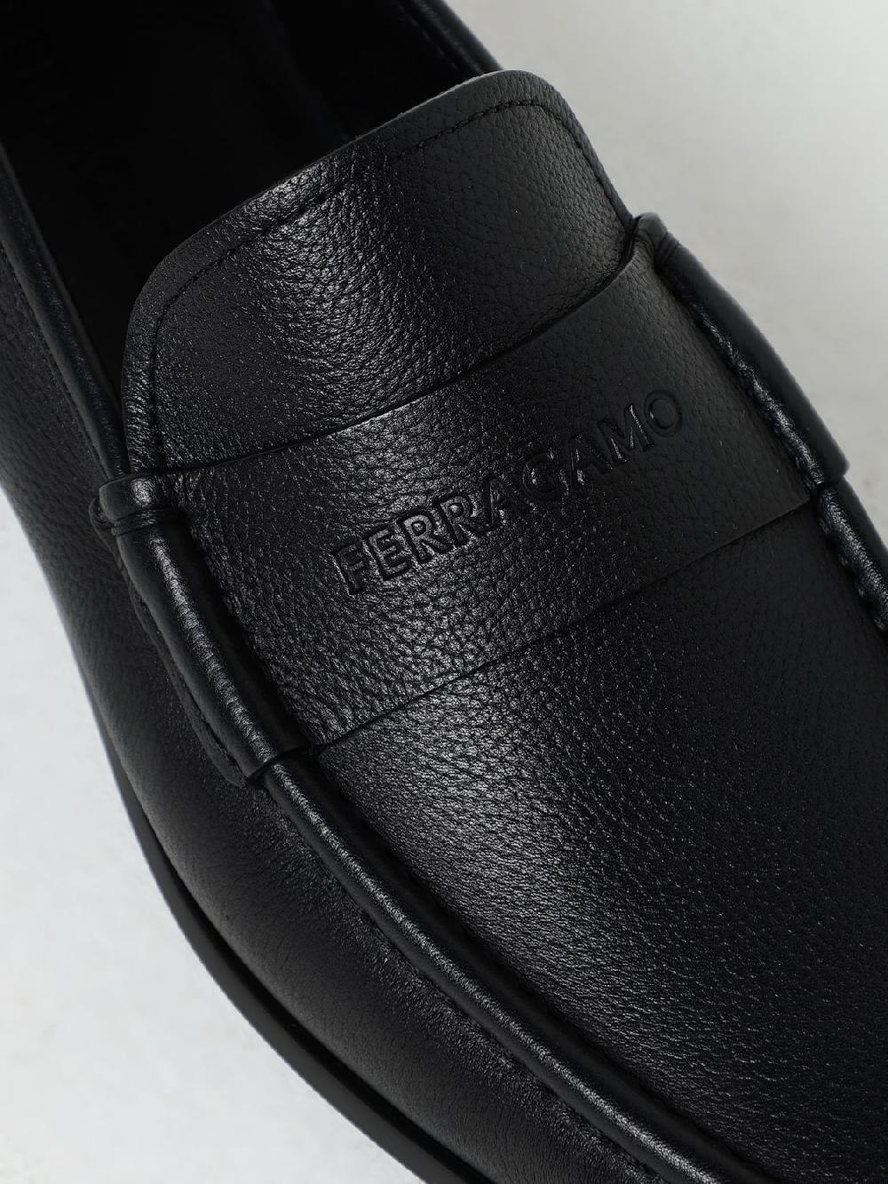 Giglio Mocassino Ferragamo in pelle a grana Pezzi Unici